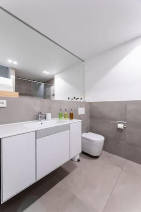 Wonderful Two Bedroom Apartment At Limpertsberg With Parking, Near Tram Luxembourg Exterior photo